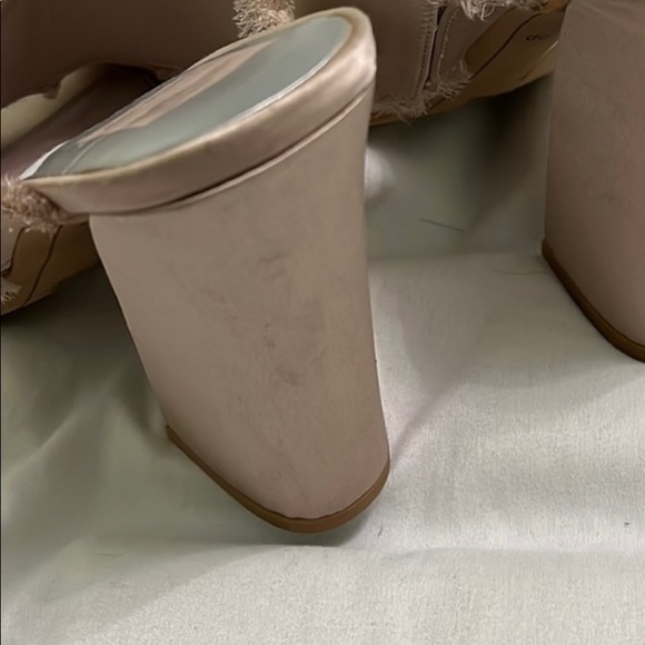 Beautiful casual shoes.  But I have gained weight and so have my feet.  Hahaha - Picture 4 of 4